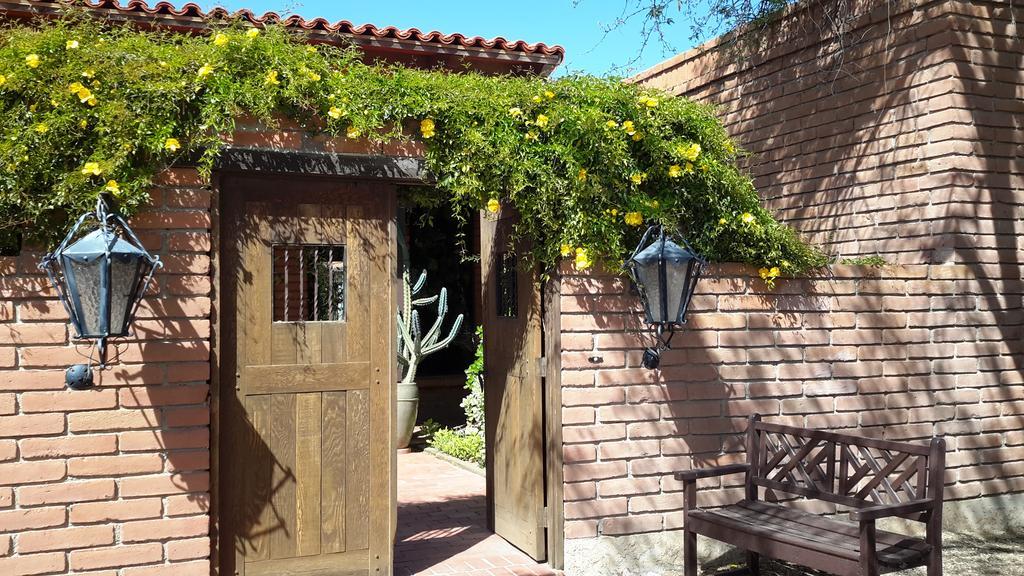 Desert Trails Bed & Breakfast Bed and Breakfast Tanque Verde Exterior foto